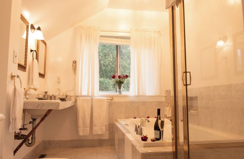 Norfolk Bed & Breakfast | Blackberry River Inn