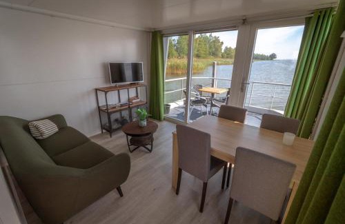 Biddinghuizen Boat Rental | Blackbird