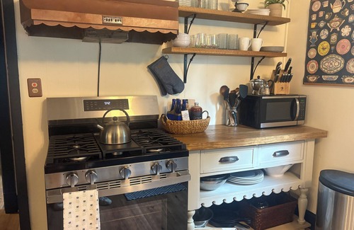 Ballston Spa House | Blackbird Retreat - 4-bedrooms sleeps 6 full house