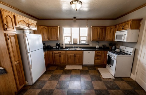 Moroni House | Blackham Homestead:10mi to Maple Canyon+ RV🅿️+kitchen+wash+dry+bbq +pets