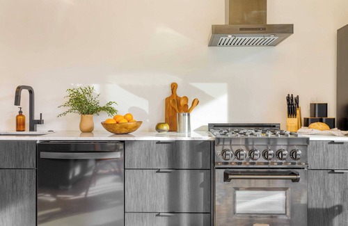 Downtown Palm Springs Apartment | Blackhaus C: 4 Bedroom Suite by Avantstay 4-room Retreat