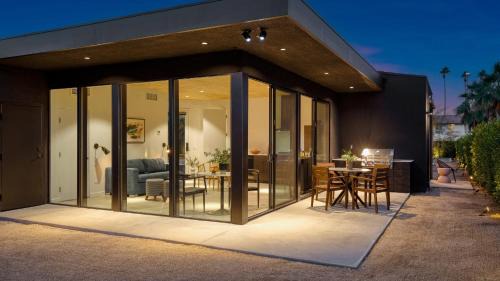 Downtown Palm Springs Hotel | Blackhaus Full Buyout by AvantStay 16-Room Hotel