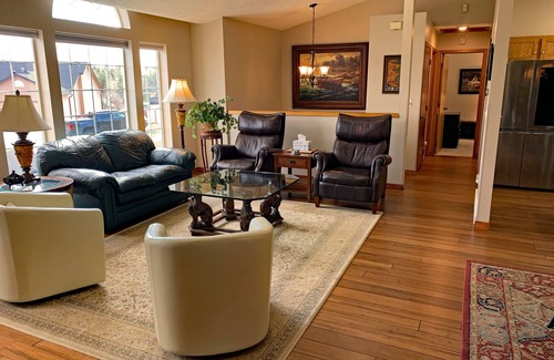 Spokane House | Blackhawk 5BD Home: Hot Tub, Arcade, near Whitworth & Green Bluff