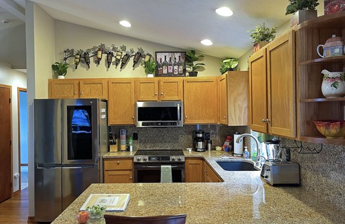 Spokane House | Blackhawk 5BD Home: Hot Tub, Arcade, near Whitworth & Green Bluff