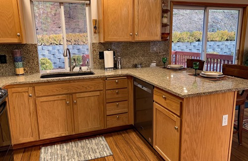 Spokane House | Blackhawk 5BD Home: Hot Tub, Arcade, near Whitworth & Green Bluff