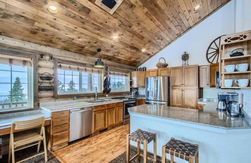 Black Hawk Cabin | Blackhawk I Golden Gate Canyon I Skiing I Hiking