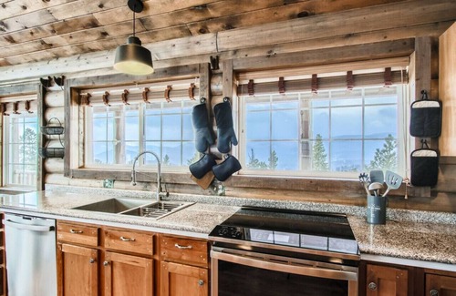 Black Hawk Cabin | Blackhawk I Golden Gate Canyon I Skiing I Hiking