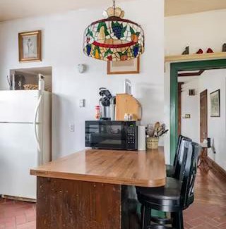 York House | Blackjack's Bungalow King Queen WD Full Kitchen Wifi Desk