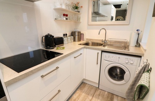 Grassington Apartment | BLACKSMITH COTTAGE, pet friendly, with a garden in Grassington