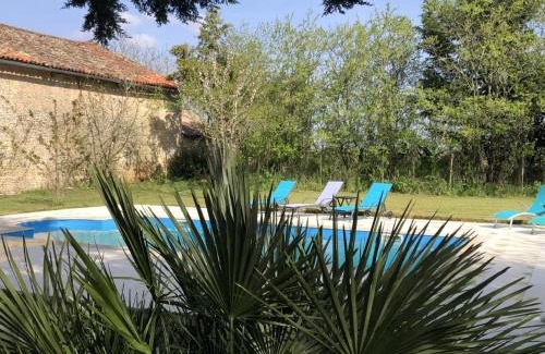Blanzay House | Blacksmiths Cottage in Blanzay - 3 beds