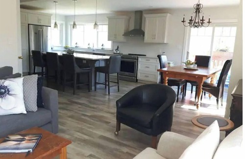 The Archipelago Cottage | Blackstone's Lakeside retreat- tranquility and relaxation await!