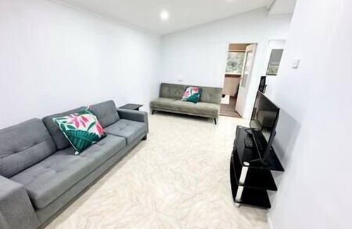Blacktown House | Blacktown Spa & Garden Escape