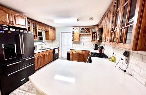 Harold House | Blackwater Bay Bungalow - Pet friendly waterfront home!