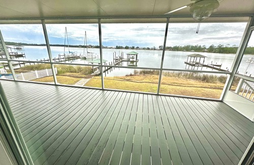 Harold House | Blackwater Bay Bungalow - Pet friendly waterfront home!