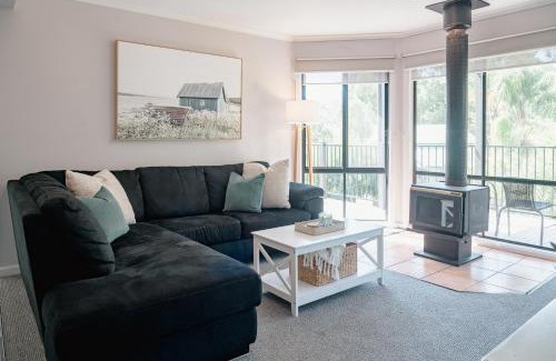 Metung Villa | Blackwood at Boardwalk Villas