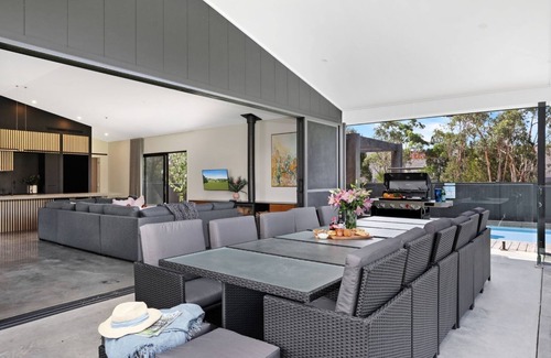 Willow Vale House | Blackwood Manor Retreat - unforgettable moments for large families or groups.