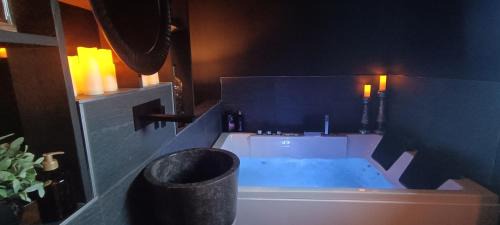 Boeschepe House | "BLACQ ROOM" Luxe, balnéo, sauna 50 nuances de grey