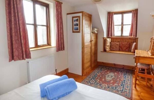 Pencader Cottage | BLAENDYFFRYN FACH, pet friendly, country holiday cottage in Llanllwni