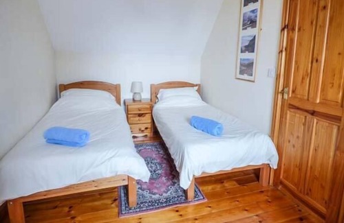 Pencader Cottage | BLAENDYFFRYN FACH, pet friendly, country holiday cottage in Llanllwni