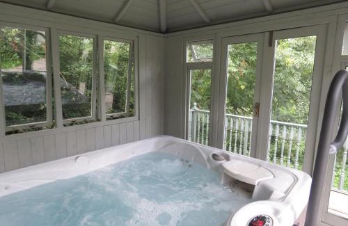 Newcastle Emlyn House | Blaenfforest Rose Cottage Newcastle Emlyn