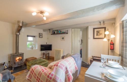 Newcastle Emlyn House | Blaenfforest Rose Cottage Newcastle Emlyn