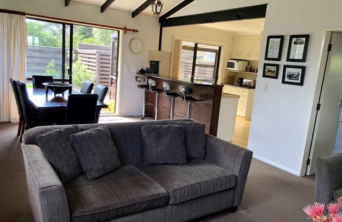Waikanae House | Blair Holiday House, Waikanae Beach