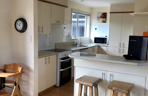 Waikanae House | Blair Holiday Home, Waikanae Beach