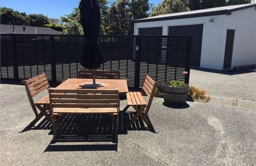 Waikanae House | Blair Holiday Home, Waikanae Beach