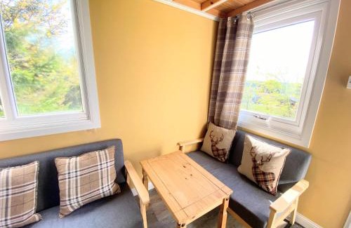 Kelty Cabin | Blair Tiny House with Private Hot Tub - Fife - Loch Leven - Lomond Hills