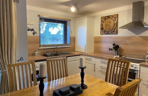 Murthly Cabin | Blairgowrie Luxury 3 Bed Lodge with Hot Tub