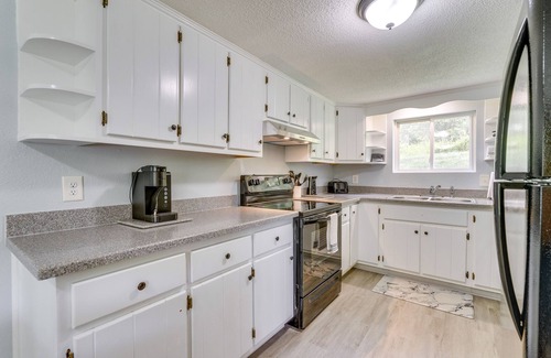 Blairsville House | Blairsville Beauty Near Hiking Trails & Vineyards!