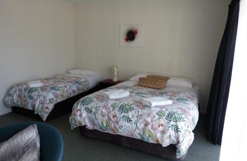 Whangamata Hotel | Blake Court Motel