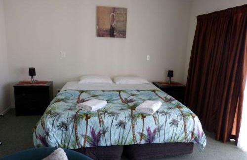 Whangamata Hotel | Blake Court Motel