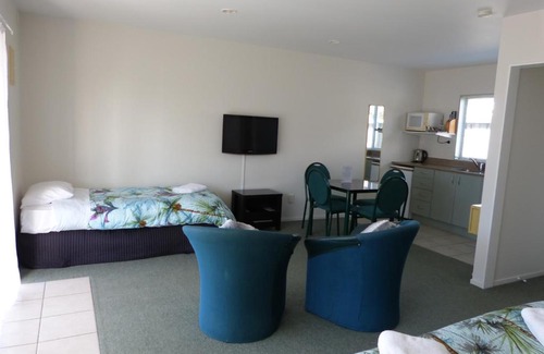 Whangamata Hotel | Blake Court Motel