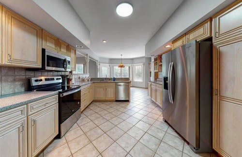 Blakeslee Villa | Blakeslee’s Ultimate Luxury Villa: 6 Bedrooms, Movie Theater & Bar