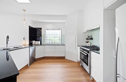 Coomera House | Blanco Pool House Splash and Relax with Family