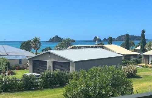 Whangaruru House | Bland Bay Bach