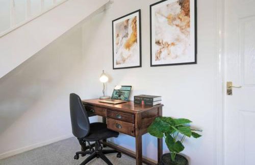 Wyken House | Blandford House with Free Parking, Fast Wifi, Smart TV with Netflix and Private Garden by Yoko Property