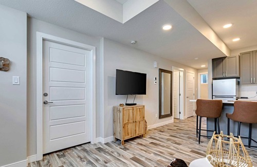 North Central Edmonton Apartment | Blatchford. 1GB. Sleeps 4. 2 BED. 2 Queens.
