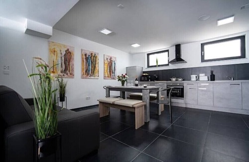Rhein-Erft-Kreis District Apartment | Blauer Stein Apartments WH6