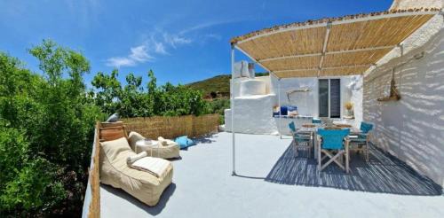 Plokamiana House | Ble 1BR Vacation Home with Private Terrace