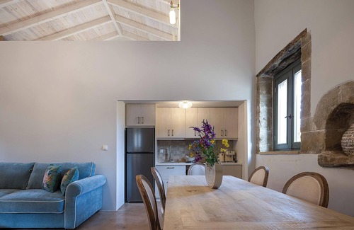 Spilia Villa | Blend of Traditional Elegance and Modern Comfort by etouri