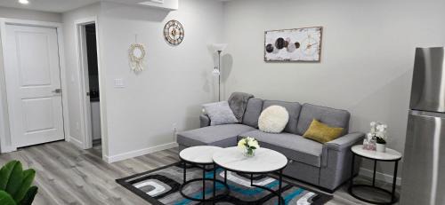 Northeast Edmonton Bed & Breakfast | Bleniel Place - Stylish Basement Suite with Wi-Fi Netflix & Parking