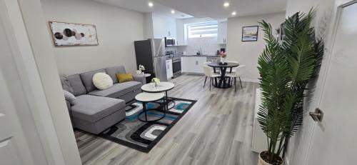 Northeast Edmonton Bed & Breakfast | Bleniel Place - Stylish Basement Suite with Wi-Fi Netflix & Parking