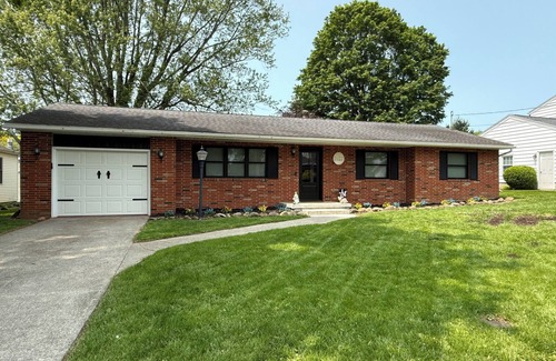 Norwalk House | "Blessed Beyond Measure" Peaceful & Clean 3 BR with 2 BA house