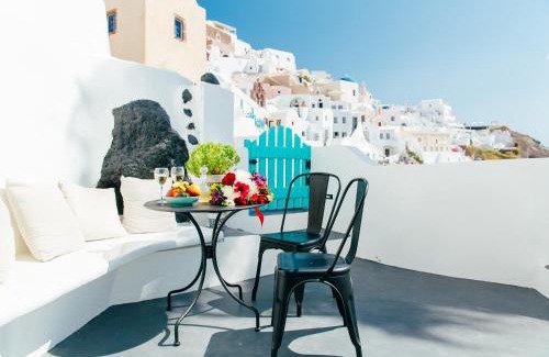 Oia House | Blessed Blue Boutique Cave Suite