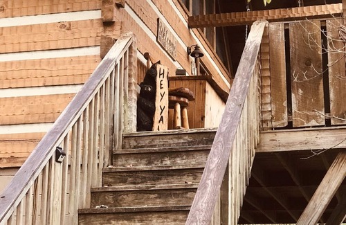 Townsend Cabin | Blessed Nest 1 Bedroom Cabin by RedAwning