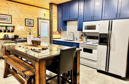 Negreet Cabin | Blessed Refuge, Cozy Cabin on Toledo Bend Lake-Your Perfect Getaway!