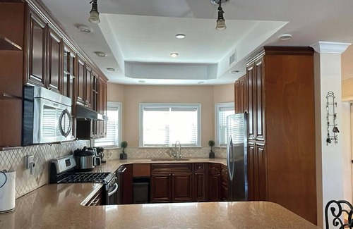 Nassau House | Blessings: 4-bedroom townhome in awesome Nassau with WiFi, AC, fitness equipment