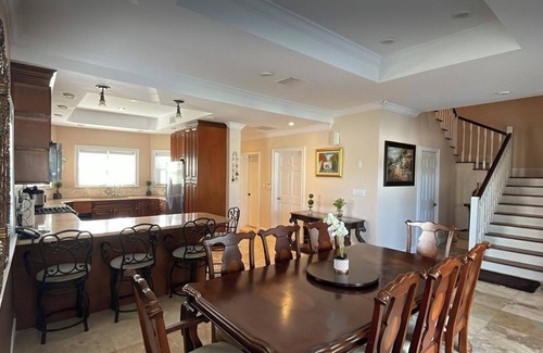 Nassau House | Blessings: 4-bedroom townhome in awesome Nassau with WiFi, AC, fitness equipment